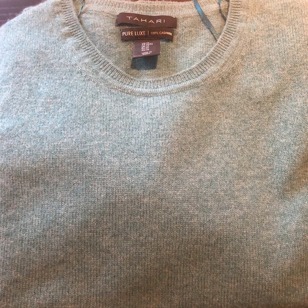 Tahari by Elie Tahari Cashmere Sweater in Medium, Color Seafoam Green